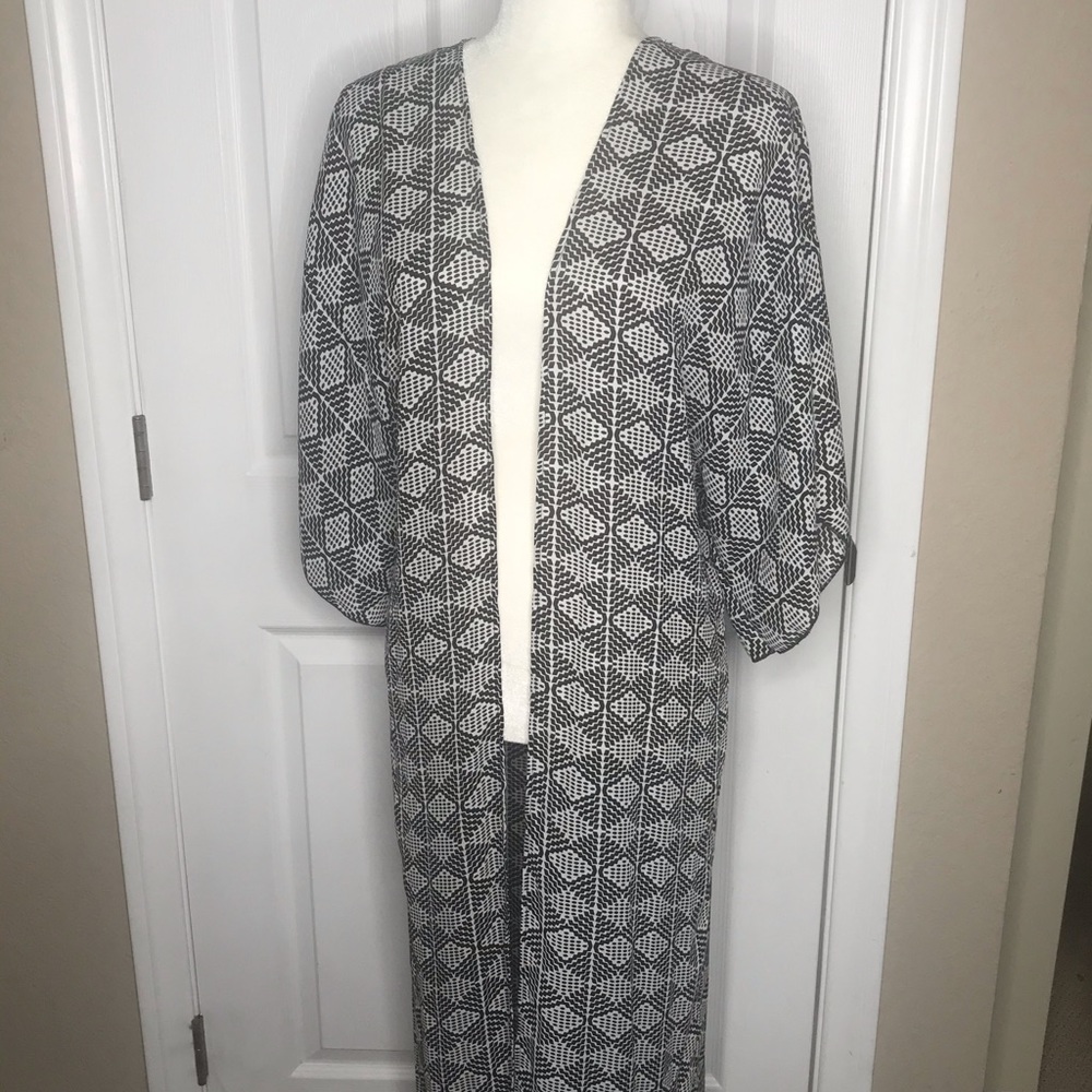 NWOT Black and White Print w/ Woven Back Kimono Cover Up sz L